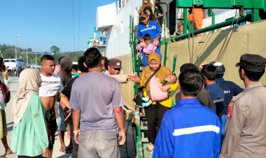 KP3-Laut-Laksanakan-Pengamanan-Kapal-Penumpang-KM.-Sabuk-Nusantara-49-di-Pelabuhan-Reo