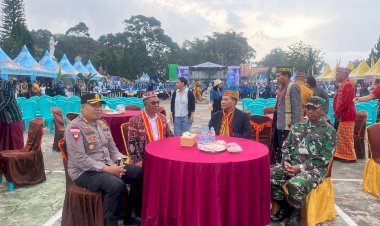 Kapolres-Manggarai-Hadiri-Pembukaan-Pameran-Kuliner-dan-Pentas-Seni-Festival-Golo-Curu-2025