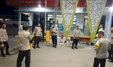 Polsek-Reo-Gelar-Patroli-Malam-Cipta-Kondisi,-Pastikan-Situasi-Tetap-Kondusif