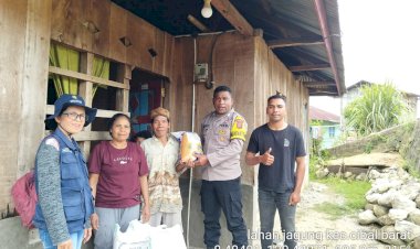 Bhabinkamtibmas-Desa-Golowoi-Bersama-Dinas-Pertanian-Bagikan-Benih-Jagung-kepada-Petani,-Dukung-Ketahanan-Pangan-Nasional