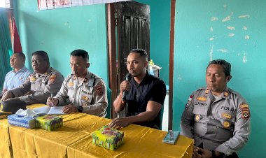 Wakapolres-Manggarai-Pimpin-Kegiatan-“Jumat-Curhat”-di-Kelurahan-Karot