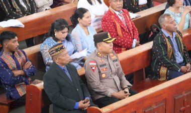 Kapolres-Manggarai-Hadiri-Misa-Tahbisan-8-Imam-Baru-di-Gereja-Katedral-Ruteng