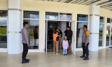 KP3-Udara-Laksanakan-Pengamanan-aktifitas-Penerbangan-di-Bandara-Frans-Sales-Lega-Ruteng