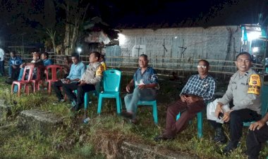 BHABINKAMTIBMAS-POLSEK-REO-LAKSANAKAN-PENGAMANAN-RESEPSI-PERNIKAHAN-DI-DESA-ROBEK