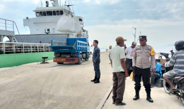 KP3-Laut-Reo-Laksanakan-Pengamanan-Aktivitas-Bongkar-Muat-di-Pelabuhan-Laut-Kelas-II-Reo