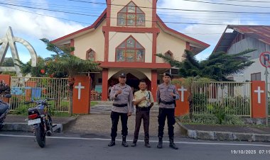 Polres-Manggarai-Amankan-Ibadah-Minggu-di-Langke-Rembong,-Wujudkan-Rasa-Aman-dan-Nyaman-Umat-Beribadah