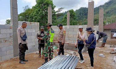 Sinergi-Bhabinkamtibmas-dan-Babinsa-Laksanakan-Patroli-Dialogis-di-Desa-Ketang