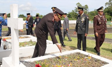 KAPOLRES-MANGGARAI-PIMPIN-UPACARA-ZIARAH-NASIONAL-PERINGATI-HARI-PAHLAWAN-KE-80-TAHUN-2025