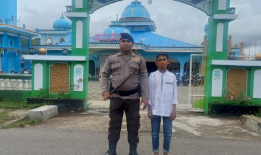 Polsek-Reo-Laksanakan-Pengamanan-Shalat-Jumat-di-Masjid-Besar-Nurul-Huda-Reo