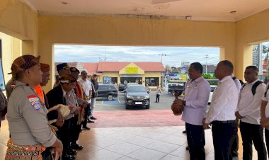 POLRES-MANGGARAI-SAMBUT-KEDATANGAN-TIM-AUDIT-KINERJA-TAHAP-II-POLDA-NTT-DENGAN-ADAT-“KEPOK-CURU-MANUK-KAPU”