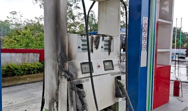 SPBU-LANGKAS–CANCAR-DI-RUTENG-DISAMBAR-PETIR,-SEJUMLAH-PERALATAN-RUSAK