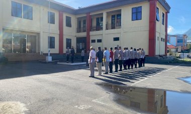 Kasi-Humas-Polres-Manggarai-Tekankan-Etika-Bermedia-Sosial-pada-Apel-Pagi