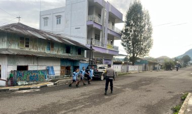Anggota-Polres-Manggarai-Laksanakan-Strong-Point-di-Titik-Rawan-Kecelakaan