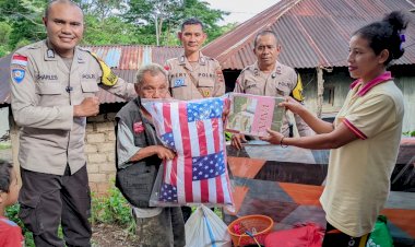 Polres-Manggarai--Melalui-Bhabinkamtibmas-Dan-Kasidokes--Salurkan-Bantuan-Kaum-Lansia-Di-Desa-Bangka-Kecamatan-Lelak