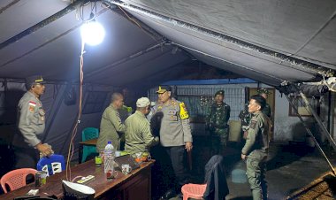 KAPOLRES-MANGGARAI-TINJAU-PELAKSANAAN-PERAYAAN-IBADAH-MALAM-NATAL,-PASTIKAN-SITUASI-KONDUSIF