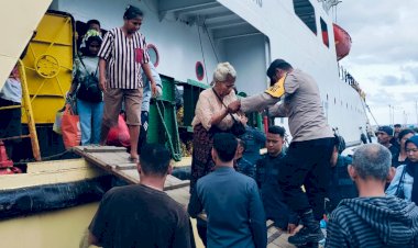 KP3-Laut-Polres-Manggarai-Pastikan-Pengamanan-Kapal-Penumpang-Berjalan-Tertib-dan-Kondusif