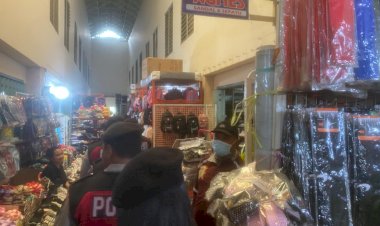 SAT-SAMAPTA-POLRES-MANGGARAI-LAKSANAKAN-PATROLI-JALAN-KAKI-DI-SEPUTARAN-PERTOKOAN-DAN-PASAR-KOTA-RUTENG