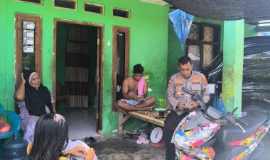 Kasat-Polairud-Polres-Manggarai-Laksanakan-Sambang-dan-Himbauan-Kamtibmas-di-Wilayah-Pesisir-Reo