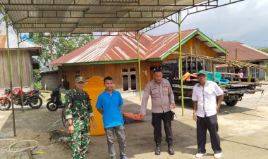 SINERGITAS-TNI–POLRI-PERKUAT-KAMTIBMAS-DI-DESA-GOLO-LANGKOK,-RAHONG-UTARA