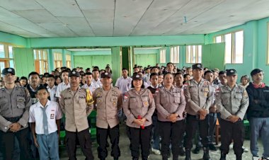 Satbinmas-Polres-Manggarai-Gelar-Program-Go-to-School-di-SMK-Karya,-Edukasi-Bahaya-Bullying