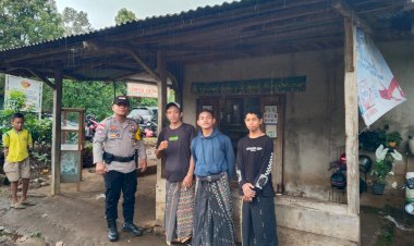 Bhabinkamtibmas-Ruteng-Laksanakan-Patroli-Dialogis-dan-Sambang-Warga-di-Desa-Benteng-Kuwu