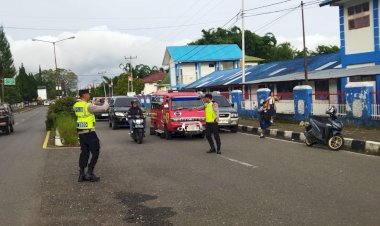 Anggota-Polres-Manggarai-Laksanakan-Strong-Point-di-Daerah-Rawan-Kecelakaan-dan-Sekolah
