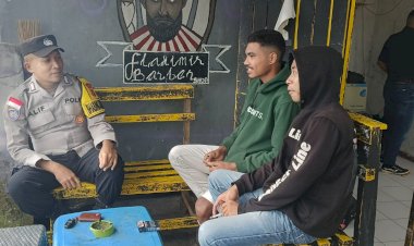 Bhabinkamtibmas-Kelurahan-Pau-Laksanakan-Patroli-dan-Sambang-di-Tempat-Usaha-Warga