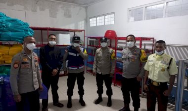 Bhabinkamtibmas-Polres-Manggarai-Sambangi-Dapur-SPPG-Lawir,-Dukung-Pemenuhan-Gizi-dan-Program-Nasional