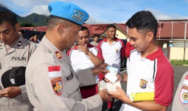 Kasi-Propam-Polres-Manggarai-Laksanakan-Pemeriksaan-Rutin-Personel