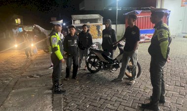 Polri-Hadir-di-Jam-Rawan,-Polres-Manggarai-Polda-NTT-Gelar-Patroli-Malam-Antisipasi-Balap-Liar-dan-Laka-Lantas