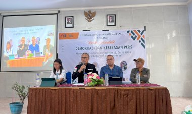 Wakili-Kapolres-Manggarai,-Kasi-Humas-Polres-Manggarai-,Polda-NTT,-Paparkan-Perspektif-Hukum-Implementasi-UU-Pers