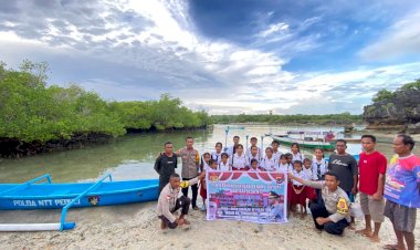 Perahu-Harapan-dari-Kapolda-NTT-untuk-Pelajar-Pesisir-Rote-Ndao*