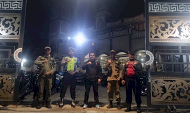 Polres-Manggarai-Laksanakan-Pengamanan-Sholat-Tarawih-di-Masjid-Agung-Baiturahman-Ruteng