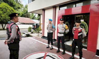 Anggota-Polres-Manggarai-Laksanakan-Pengamanan-Sidang-di-Pengadilan-Negeri-Ruteng