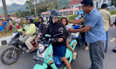 Sat-Intelkam-Polres-Manggarai-Berbagi-Kasih,-Dipimpin-Kasat-Intel-IPTU-Adrianus-Gon-Alastan