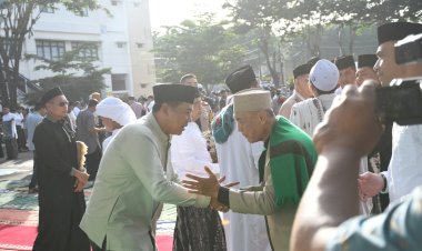 Lapangan-Mapolda-NTT-Penuh,-Kapolda-Sampaikan-Ucapan-Idul-Fitri-dan-Apresiasi-untuk-Masyarakat*
