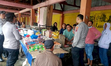 Sat-Binmas-Polres-Manggarai-Intensifkan-Patroli-Dialogis-dan-Himbauan-Kamtibmas-di-Pasar-Puni-Ruteng,-Wujud-Nyata-Polri-Hadir-untuk-Masyarakat