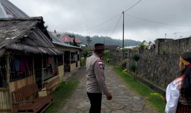 Bhabinkamtibmas-Polres-Manggarai-Intensifkan-Sambang-dan-Patroli-Dialogis-di-Obyek-Wisata-Adat-Niang-Todo