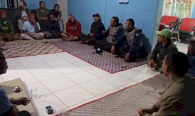 Bhabinkamtibmas-Kecamatan-Lelak-Laksanakan-Pengamanan-Sengketa-Tanah,-Situasi-Tetap-Kondusif