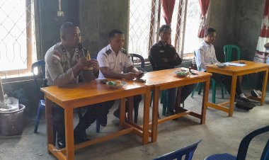 Bhabinkamtibmas-Desa-Buar-Hadiri-Rapat-Penetapan-APBDes-Benteng-Tubi-Tahun-2026