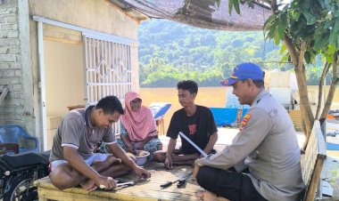 Tingkatkan-Keselamatan-Nelayan,-Sat-Polairud-Polres-Manggarai-Gelar-Sambang-di-Dusun-Bronjong
