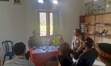 Bhabinkamtibmas-dan-Kapospol-Kecamatan-Lelak-Hadiri-Mediasi-Sengketa-Tanah-di-Desa-Ketang,-Wujudkan-Kamtibmas-yang-Kondusif