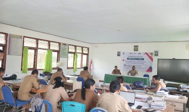 Perkuat-Kamtibmas-di-Lingkungan-Pendidikan,-Bhabinkamtibmas-Polsek-Cibal-Sambangi-SMPN-2-Cibal