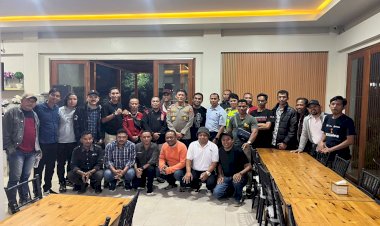 Ngopi-Santai,-Bangun-Sinergi:-Kapolres-Manggarai-Rangkul-Insan-Pers-di-Ruteng