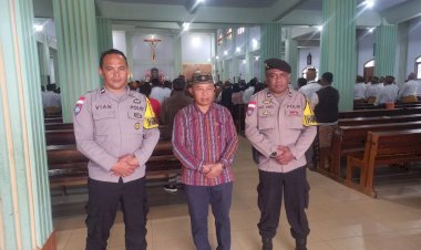 POLRI-HADIR-AMANKAN-MISA-KRISMA-DAN-PELANTIKAN-PENGURUS-PAROKI-DI-GEREJA-ST.-MIKHAEL-KUMBA
