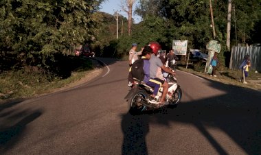 POLSEK-REO-POLRES-MANGGARAI-LAKSANAKAN-PENGATURAN-PAGI,-CIPTAKAN-KAMSELTIBCAR-LANTAS-YANG-KONDUSIF-DI-WILAYAH-REO