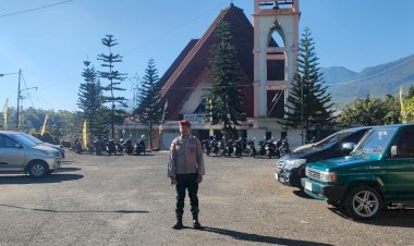 Polres-Manggarai-Laksanakan-Pengamanan-Misa-Hari-Minggu,-Wujud-Pelayanan-Prima-Kepada-Masyarakat