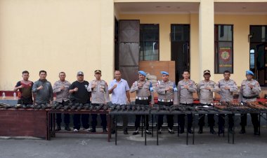 CEGAH-PENYALAHGUNAAN-SENJATA-API,-BIDPROPAM-POLDA-NTT-LAKUKAN-PEMERIKSAAN-DATA-SENPI-DAN-AMUNISI-DI-POLRES-MANGGARAI