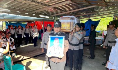 Wujud-Penghormatan-Terakhir,-Polres-Manggarai-Gelar-Upacara-Pemakaman-Dinas-Secara-Khidmat-untuk-Purnawirawan-Serma-Maxwell-Neno-Baaf