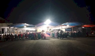 WUJUDKAN-KAMTIBMAS-YANG-KONDUSIF,-BHABINKAMTIBMAS-POLSEK-REO-POLRES-MANGGARAI-HADIRI-RESEPSI-PERNIKAHAN-DAN-SAMPAIKAN-PESAN-HUMANIS-MERAWAT-KEAMANAN-DAN-KETERTIBAN